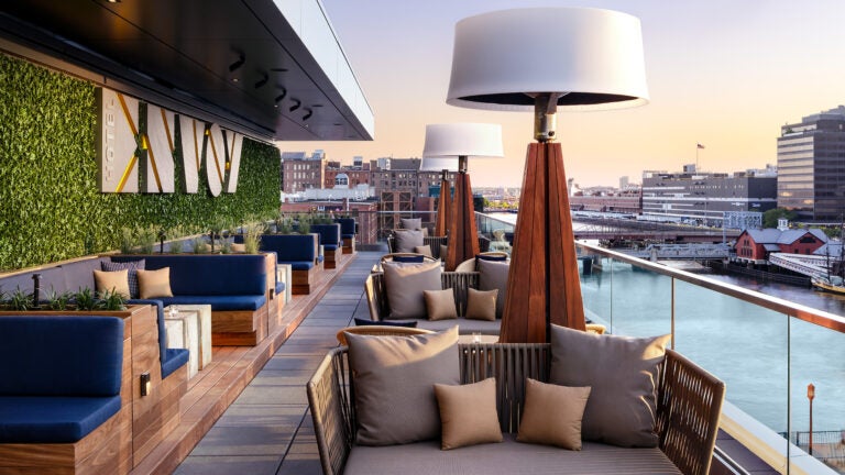 Lookout Rooftop Bar en el Hotel Envoy